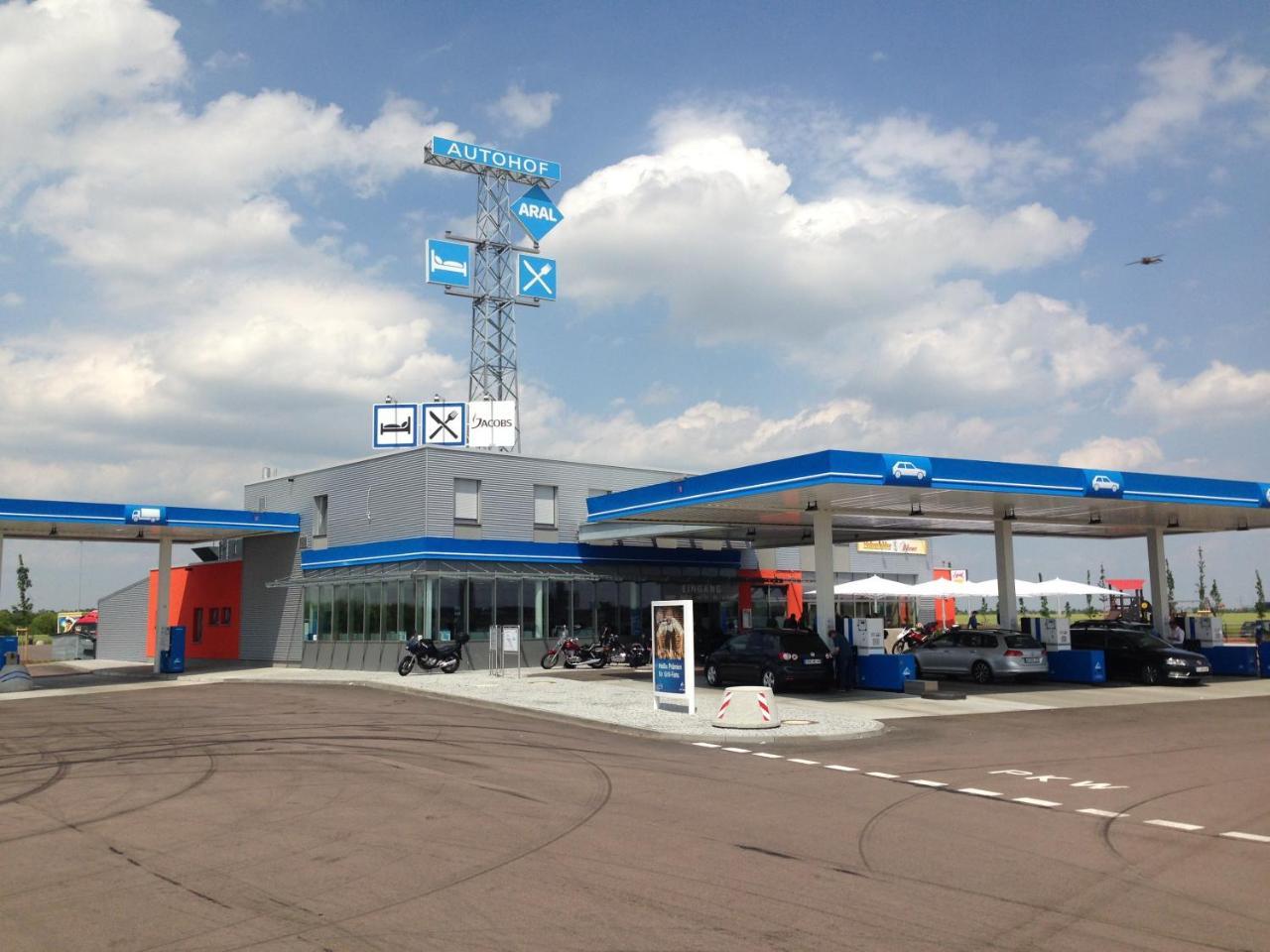 Отель Autohof Bitterfeld Экстерьер фото